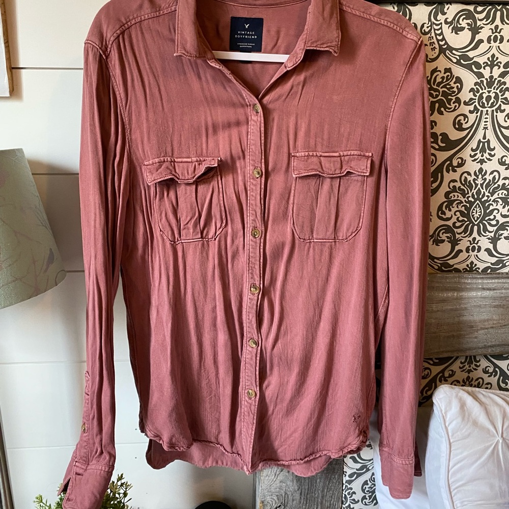 American Eagle vintage boyfriend button down 💗
